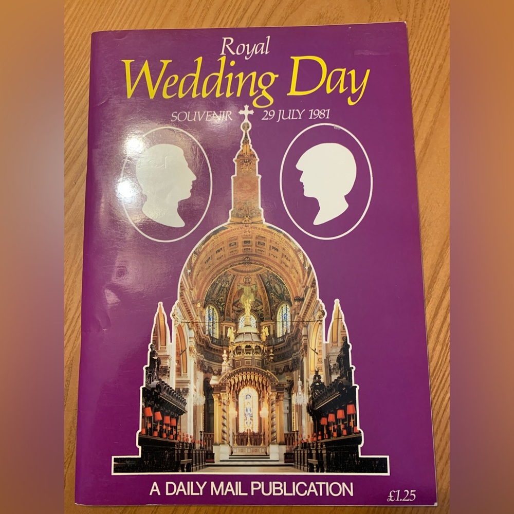 Livre souvenir du prince Charles et lady diana . En anglais 48 pages